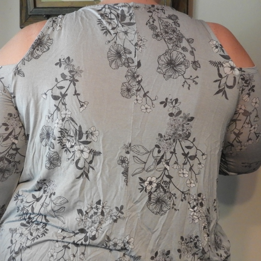 🌼3 for $10🌼Size 1 Maurices Cold Shoulder Blouse - Picture 4 of 6